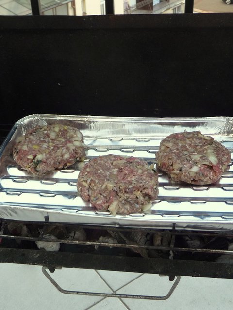 همبرگر ۹۰٪ گوشت (کارتن ۴۰ عددی)